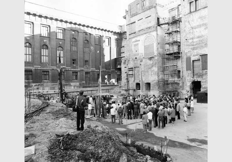 Grundsteinlegung zur Wiederherstellung des Neuen Museums
