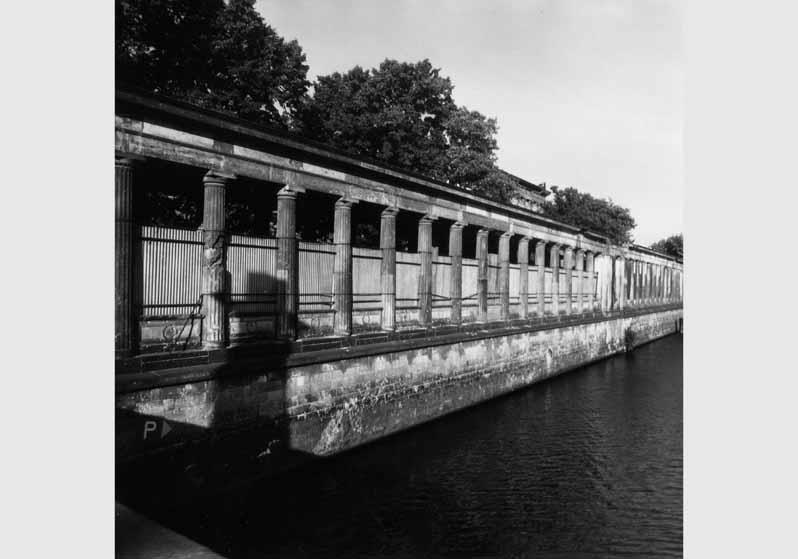 Zugemauerte Kolonnaden auf der Museumsinsel