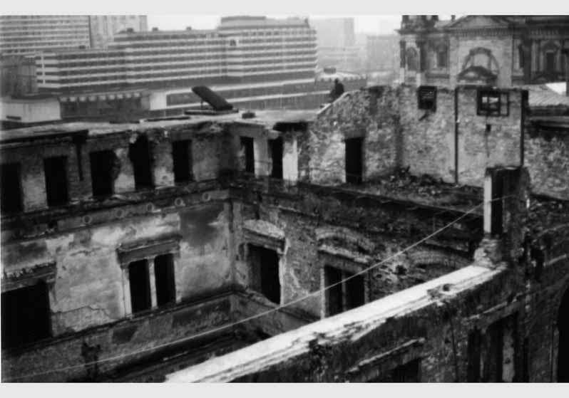 Blick in den zerstörten Griechischen Hof des Neuen Museums