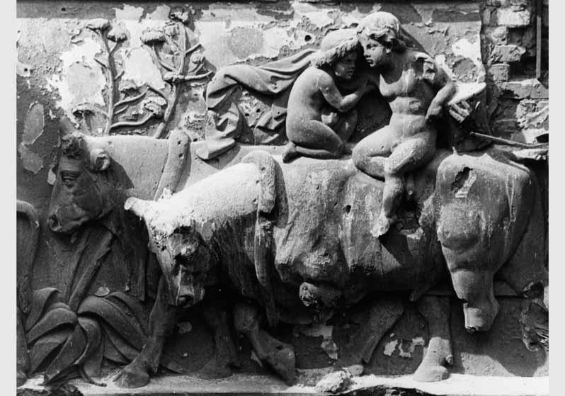 Blick auf einen Teil des Frieses "Untergang von Pompeji durch die Gewalt der Naturelemente" von Hermann Schievelbein im Griechischen Hof des Neuen Museums