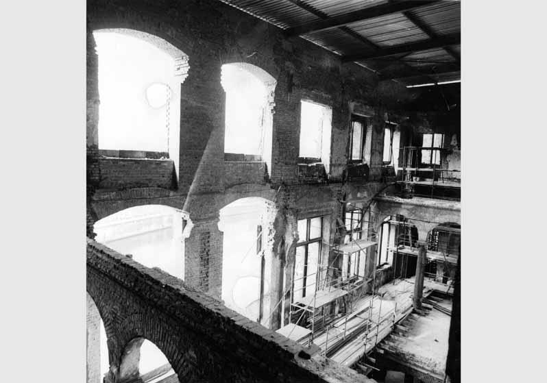 Blick in den zerstörten Modernen Saal im Neuen Museum