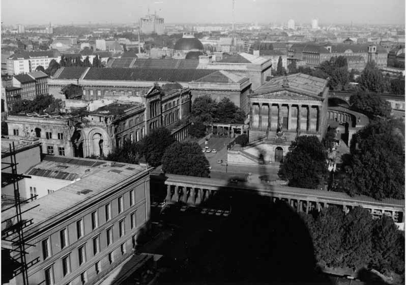 Blick vom Berliner Dom auf das Alte Museum, das Neue Museum, das Pergamonmuseum und die Nationalgalerie