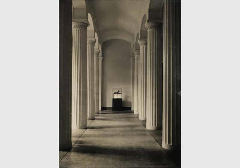 Blick in eine Säulenhalle im Neuen Museum