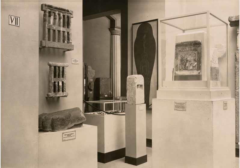 Blick in den Amarnahof im Neuen Museum nach dem Umbau des Griechischen Hofes