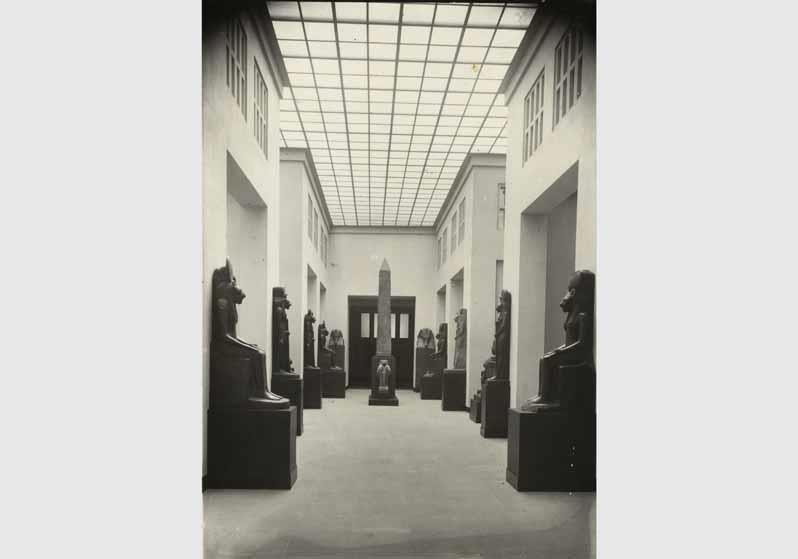 Blick in den Amarnahof im Neuen Museum nach dem Umbau des Griechischen Hofes