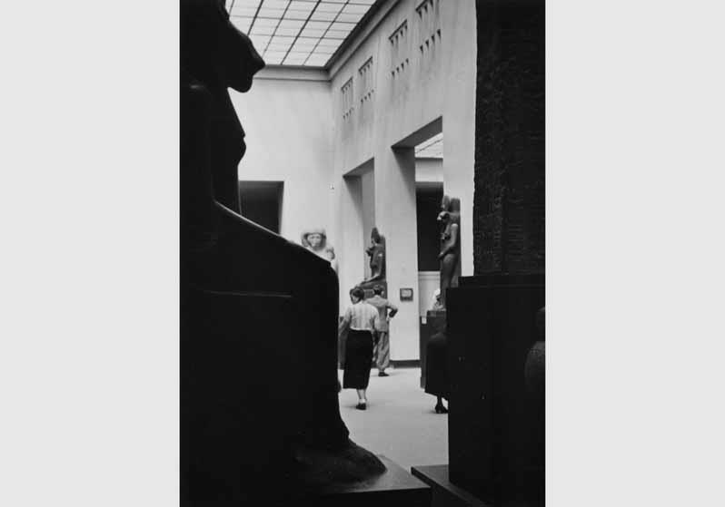 Blick in den Amarnahof im Neuen Museum nach dem Umbau des Griechischen Hofes