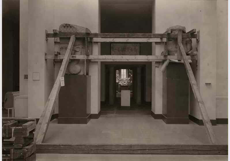 Schutzmaßnahmen im Amarnahof im Neuen Museum nach dem Umbau des Griechischen Hofes