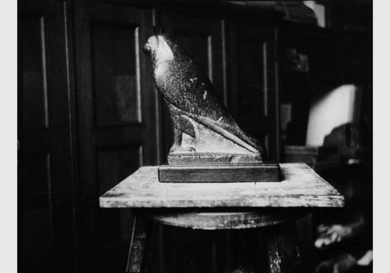 Falkengott Horus in der Restaurierungswerkstatt im Neuen Museum