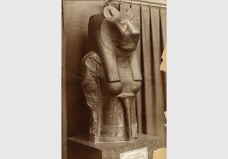Blick auf die Statue der Göttin Sachmet im Neuen Museum