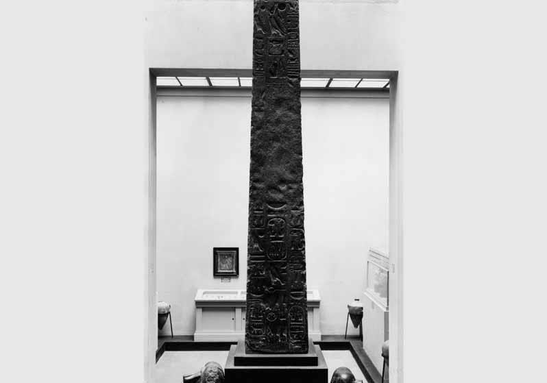 Blick in den Amarnahof im Neuen Museum nach dem Umbau des Griechischen Hofes