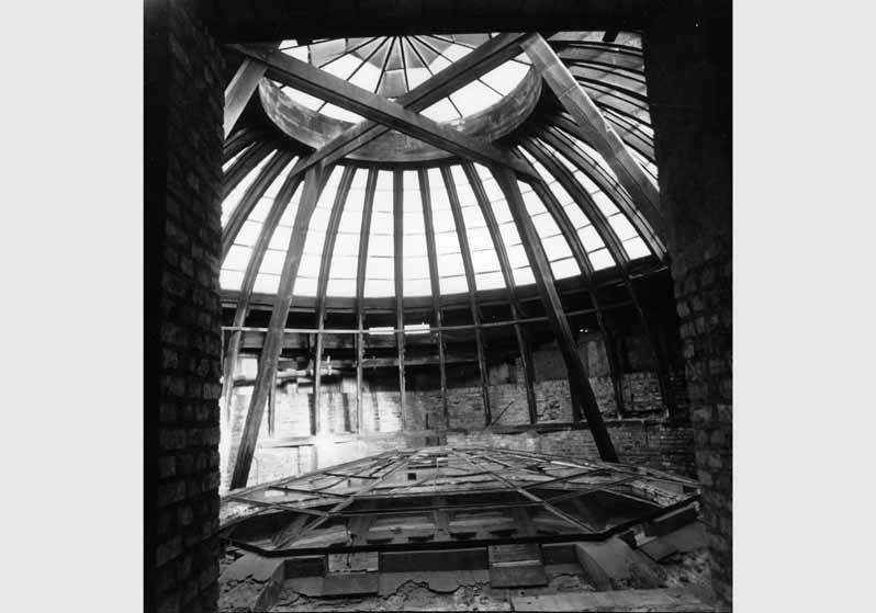Blick in die zerstörte Nordkuppel im Neuen Museum