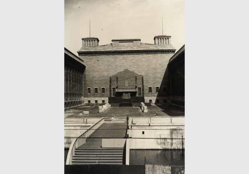 Blick auf den Ehrenhof des Pergamonmuseums
