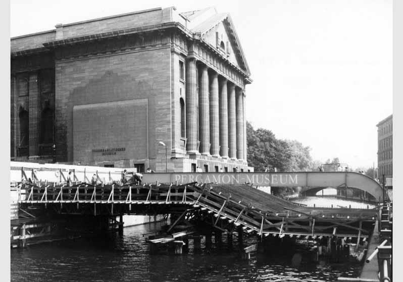 Bau der Pergamonbrücke