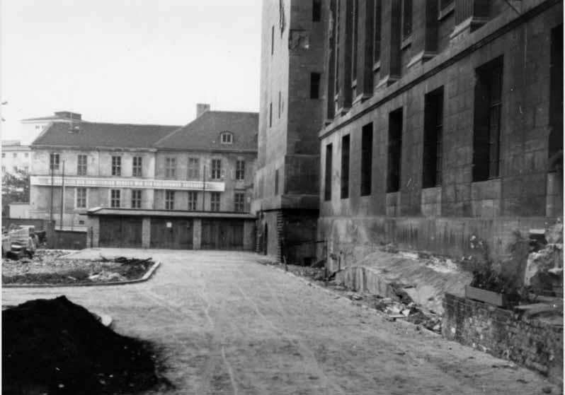 Blick auf die Garagen am Pergamonmuseum