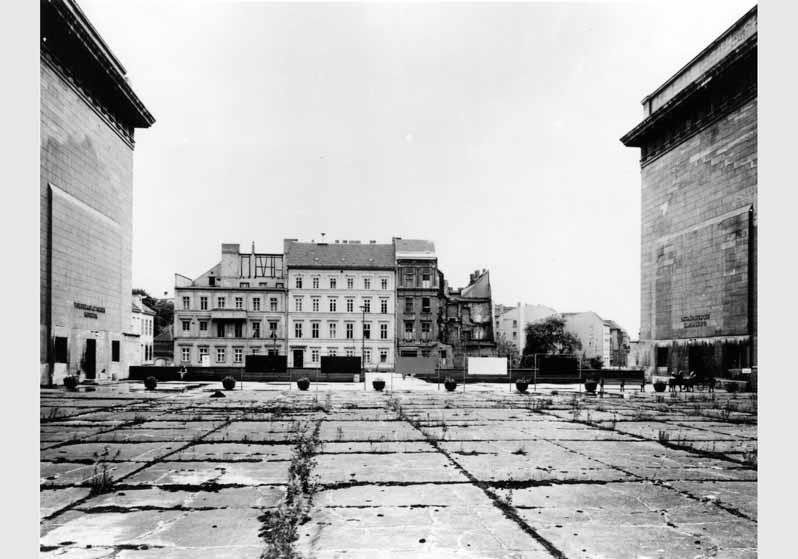 Blick vom Pergamonmuseum auf den Ehrenhof und den Kupfergraben