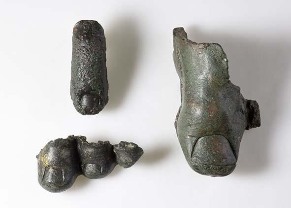 Großer Zeh des linken Fußes einer Großbronze (Fragment einer Bronzestatue)