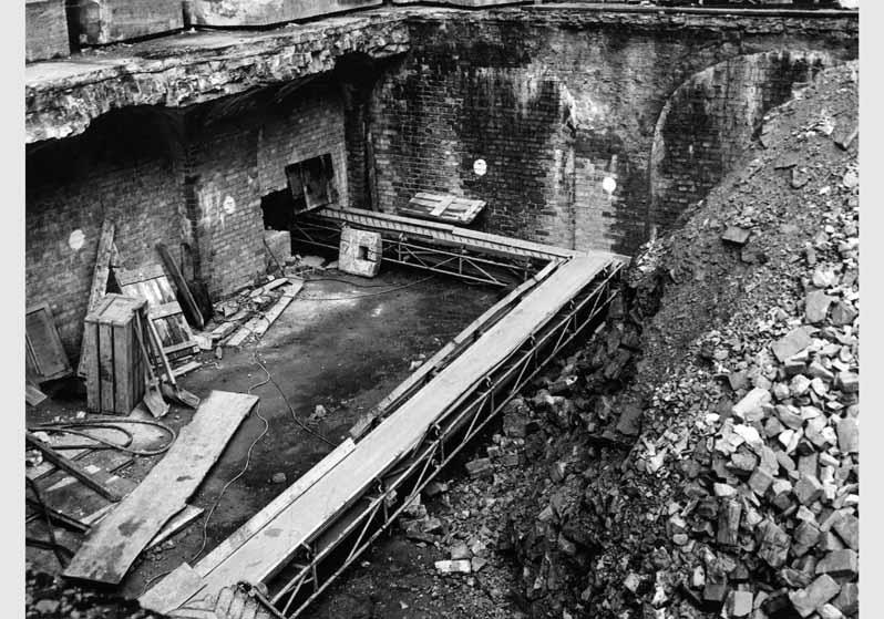 Abtragung der Kellergewölbe unter dem Ehrenhof des Pergamonmuseums
