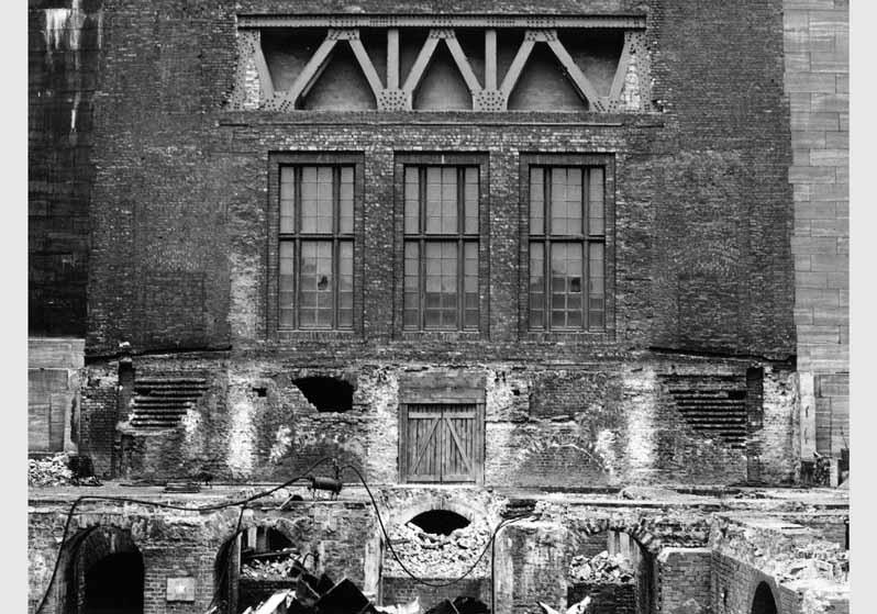 Abtragung der Kellergewölbe unter dem Ehrenhof des Pergamonmuseums
