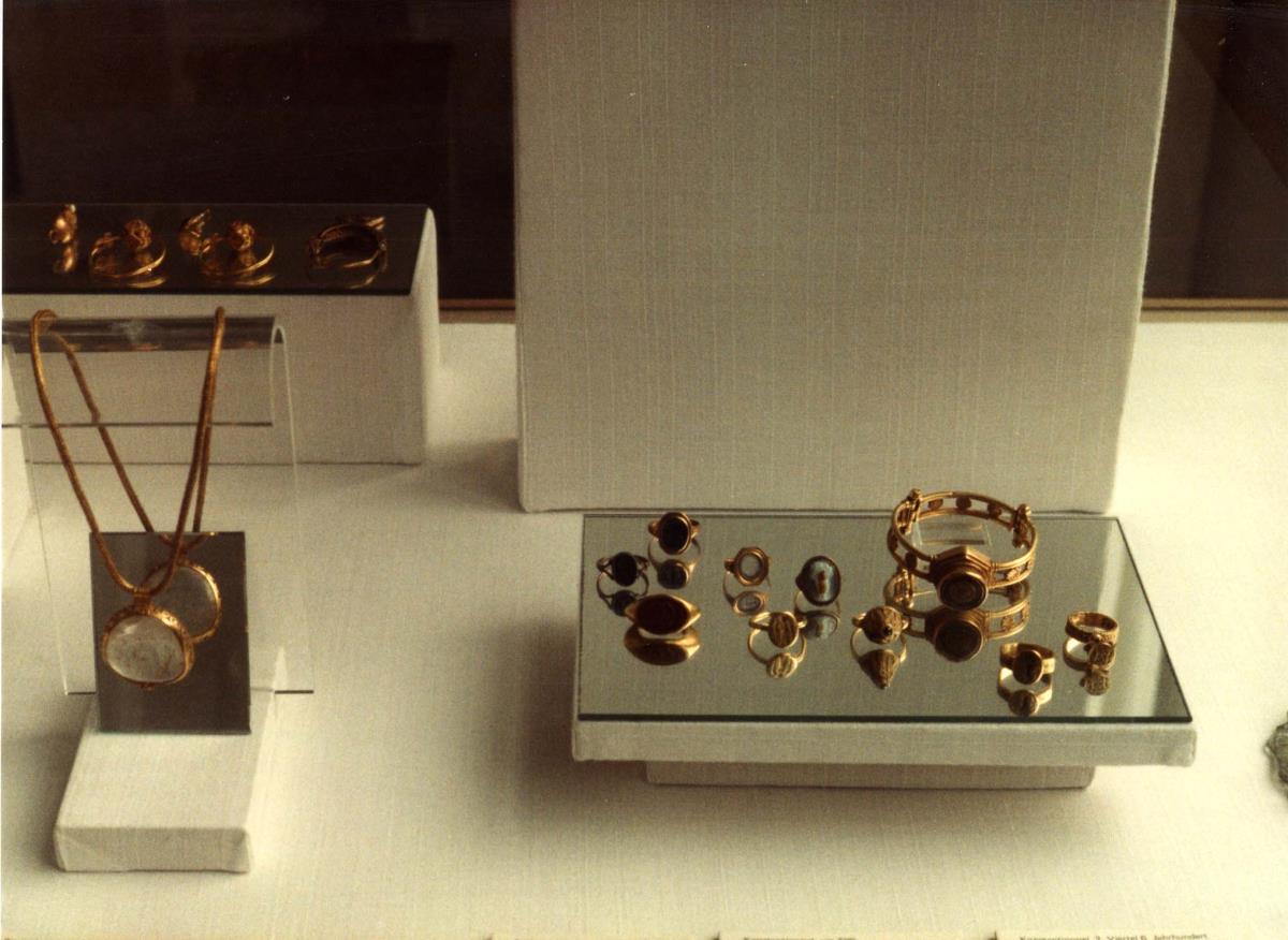 Blick in die Ausstellung der Skulpturensammlung und der Frühchristlich-Byzantinischen Sammlung im Museum Dahlem