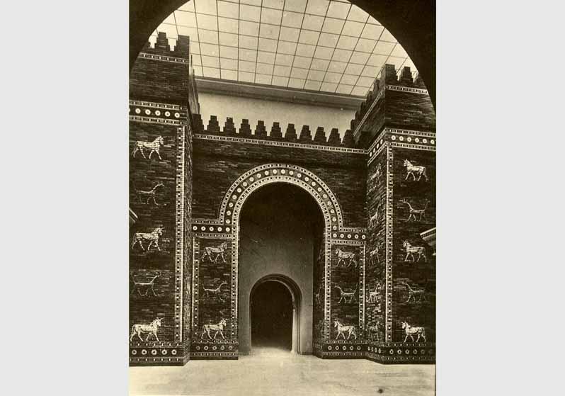 Aufstellung des Vorderasiatischen Museums im Pergamonmuseum, Ischtar-Tor