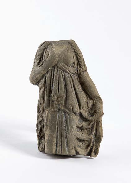 Pergamenische Terrakotte: Fragment einer archaistischen Frauenfigur