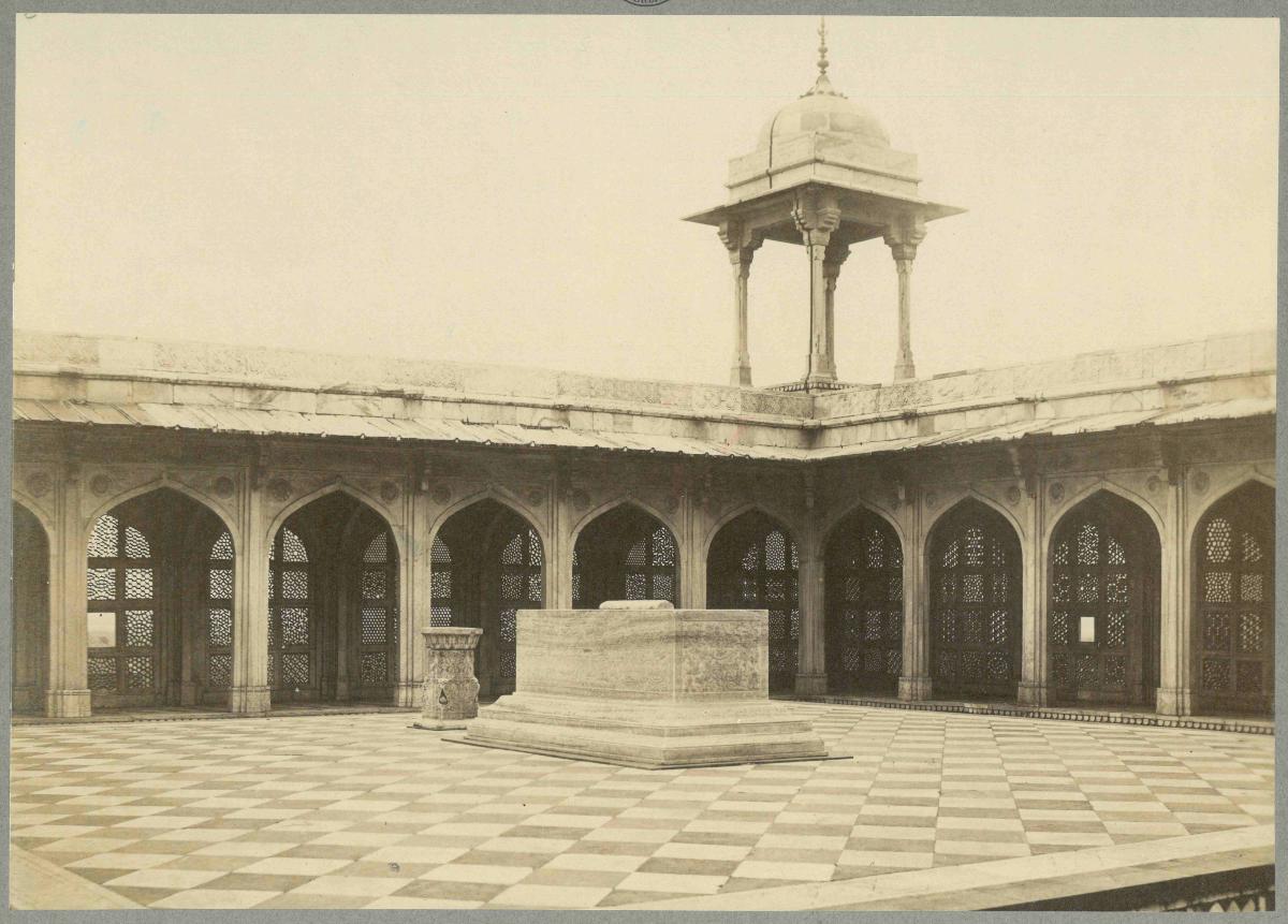 Fatehpur Sikri, Mausoleum Akbars I., Marmorsarkophag