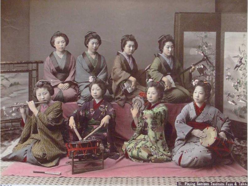 Playing Samisen Tsudzumi Fuye & Taiko