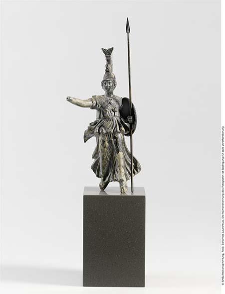 Römische Statuette der zum Kampf herabschwebenden Minerva