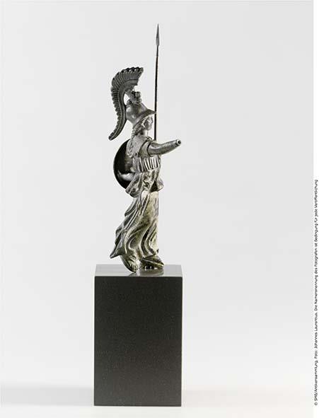 Römische Statuette der zum Kampf herabschwebenden Minerva