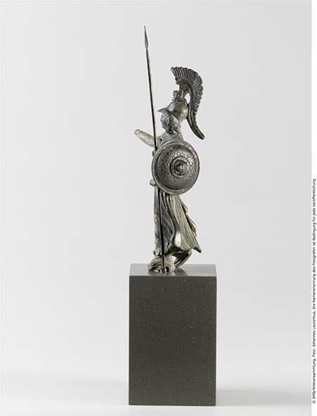 Römische Statuette der zum Kampf herabschwebenden Minerva