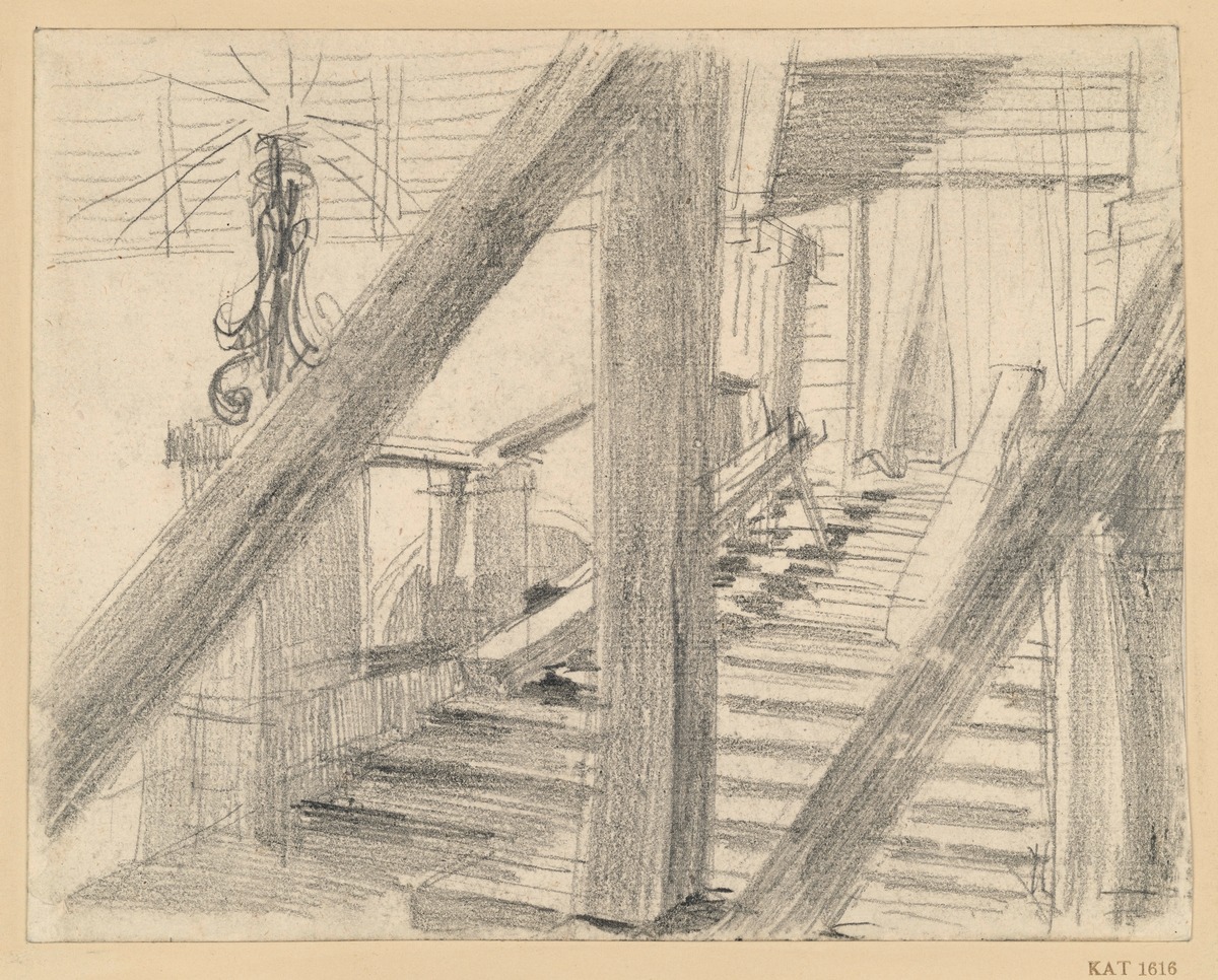 Freitreppe mit Balkengerüst, auf der Balustrade ein Leuchter