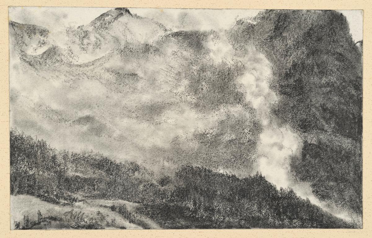 Gebirgslandschaft im Nebel