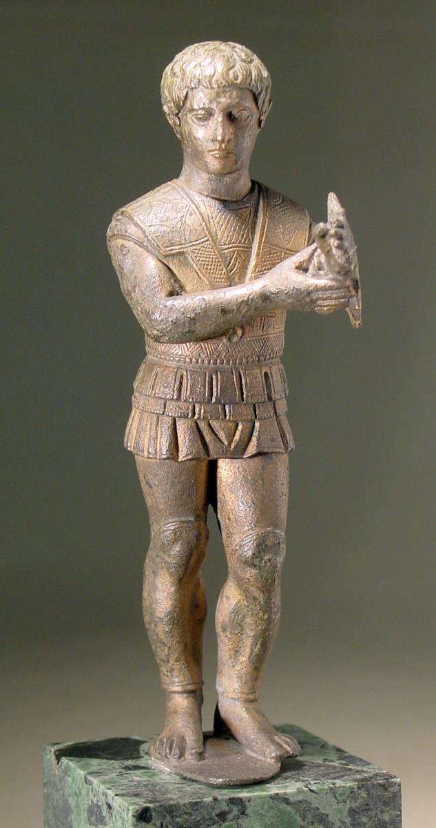 Etruskische Statuette eines Kriegers mit Brustpanzer und Beinschienen