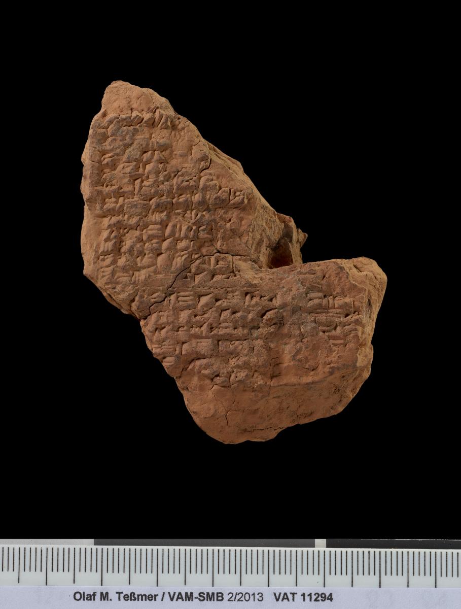 Tontafelfragment der 11. Tafel des Gilgamesch-Epos mit Sintflutbericht