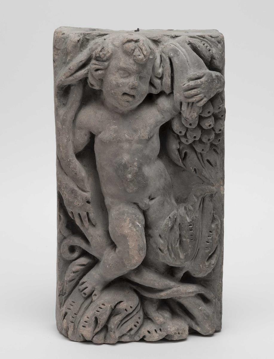 Putto von einer Arkadendekoration