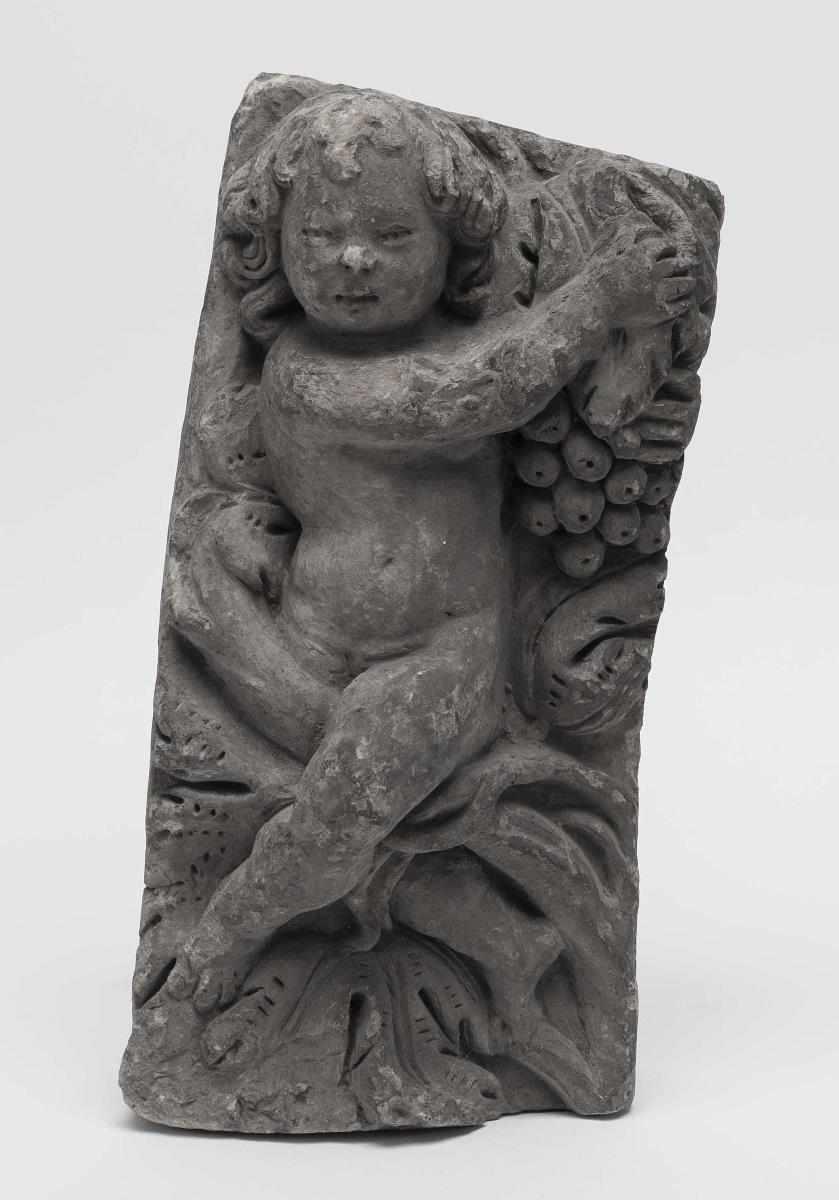 Putto von einer Arkadendekoration