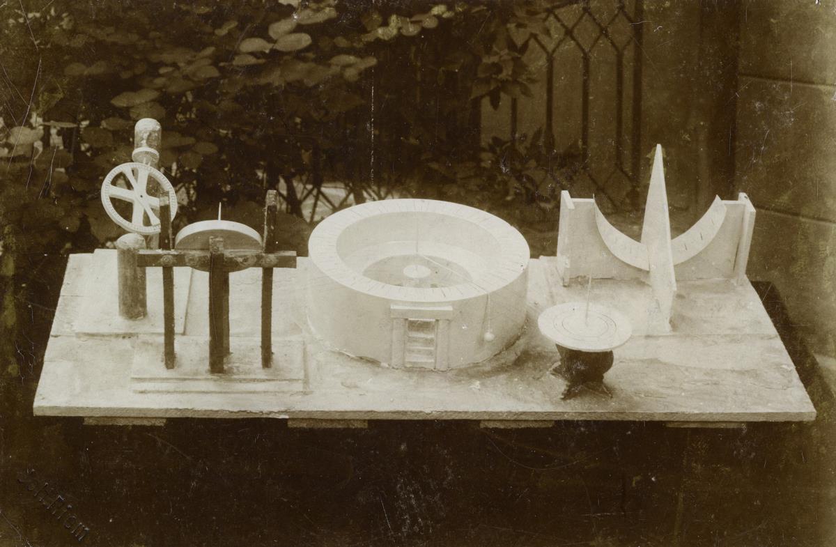 Instrumente Sternwarte Benares (Modell für das Deutsche Museums in München, angefertigt von  Dr. Joh. Riem)