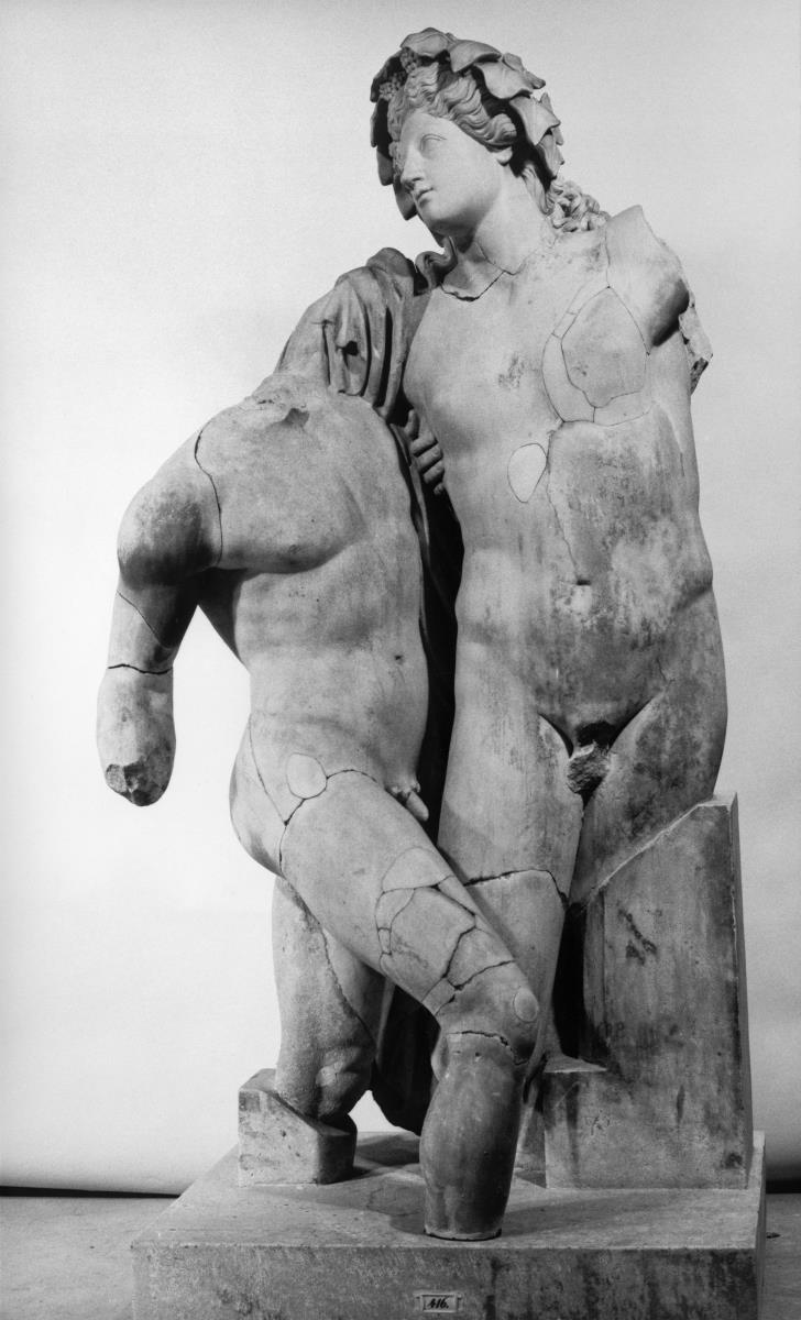 Bacchische Gruppe: trunkener Dionysos und Satyr