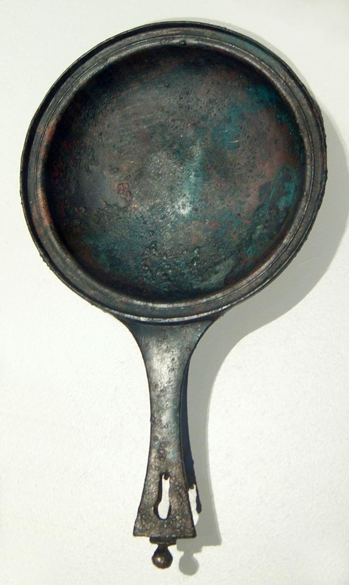 Griffschale aus dem römischen Ehrengrab