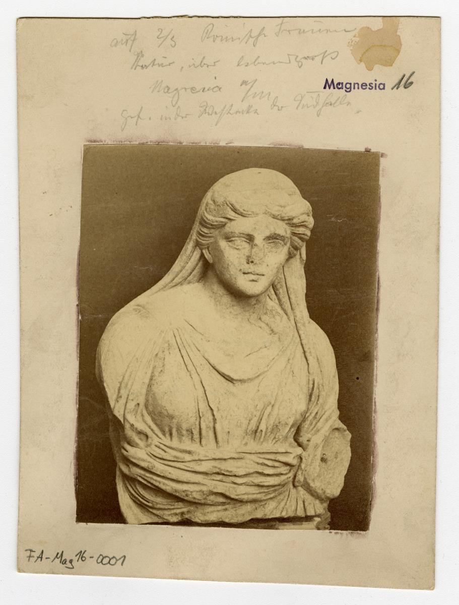 Oberteil einer weiblichen Gewandstatue aus Magnesia am Mäander