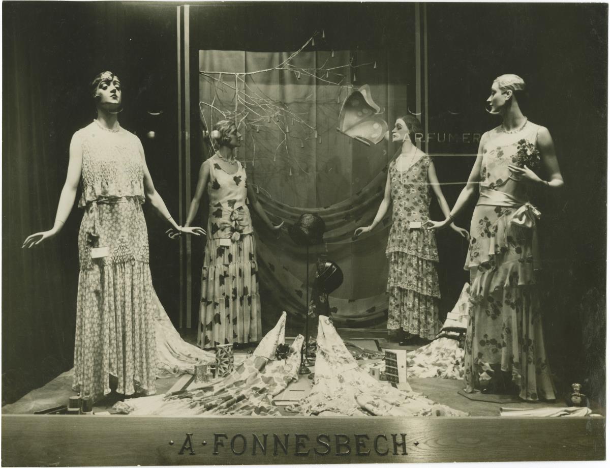 Schaufensterdekoration bei A. Fonnesbech Damenmoden in Kopenhagen