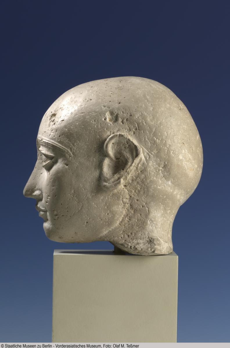 Kopf einer Männerstatuette