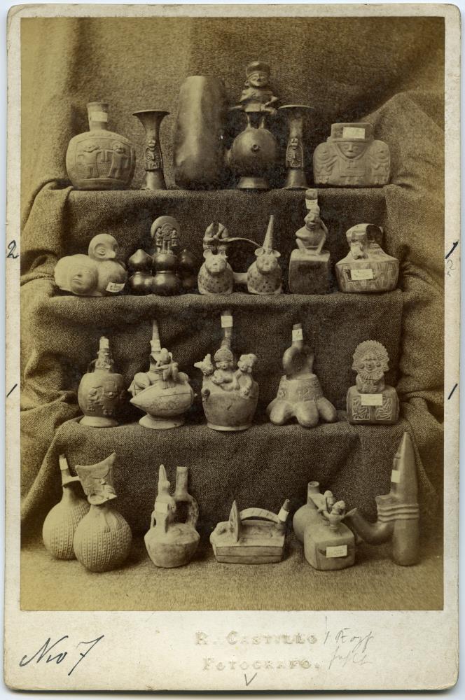 Objekte aus der Sammlung Dr. Macedo in Lima (Peru)
