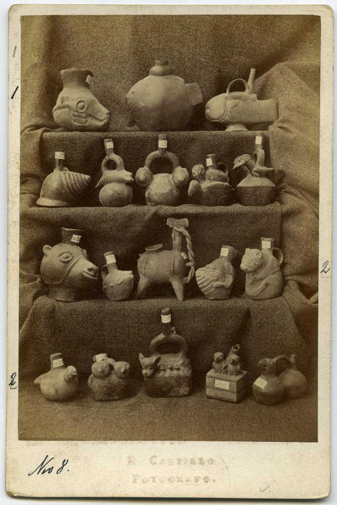 Objekte aus der Sammlung Dr. Macedo in Lima (Peru)