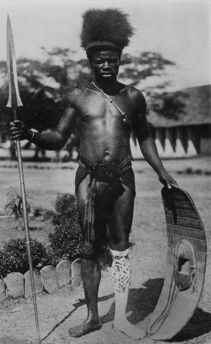 "Eingeborener in Kriegstracht aus Basoko am oberen Kongo" (OT)