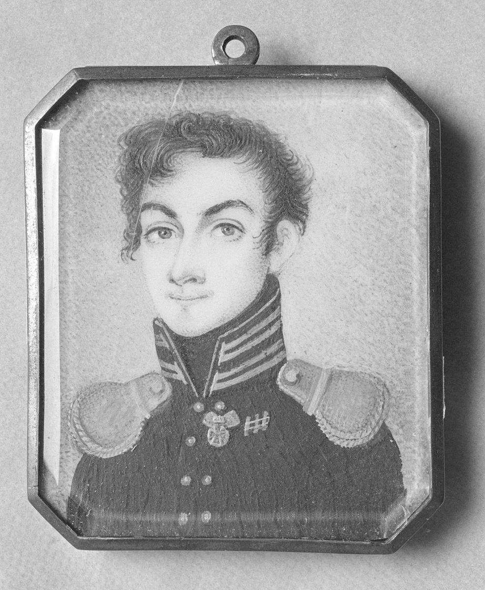 Porträt eines Herrn in Uniform mit hohem Stehkragen und Epauletten