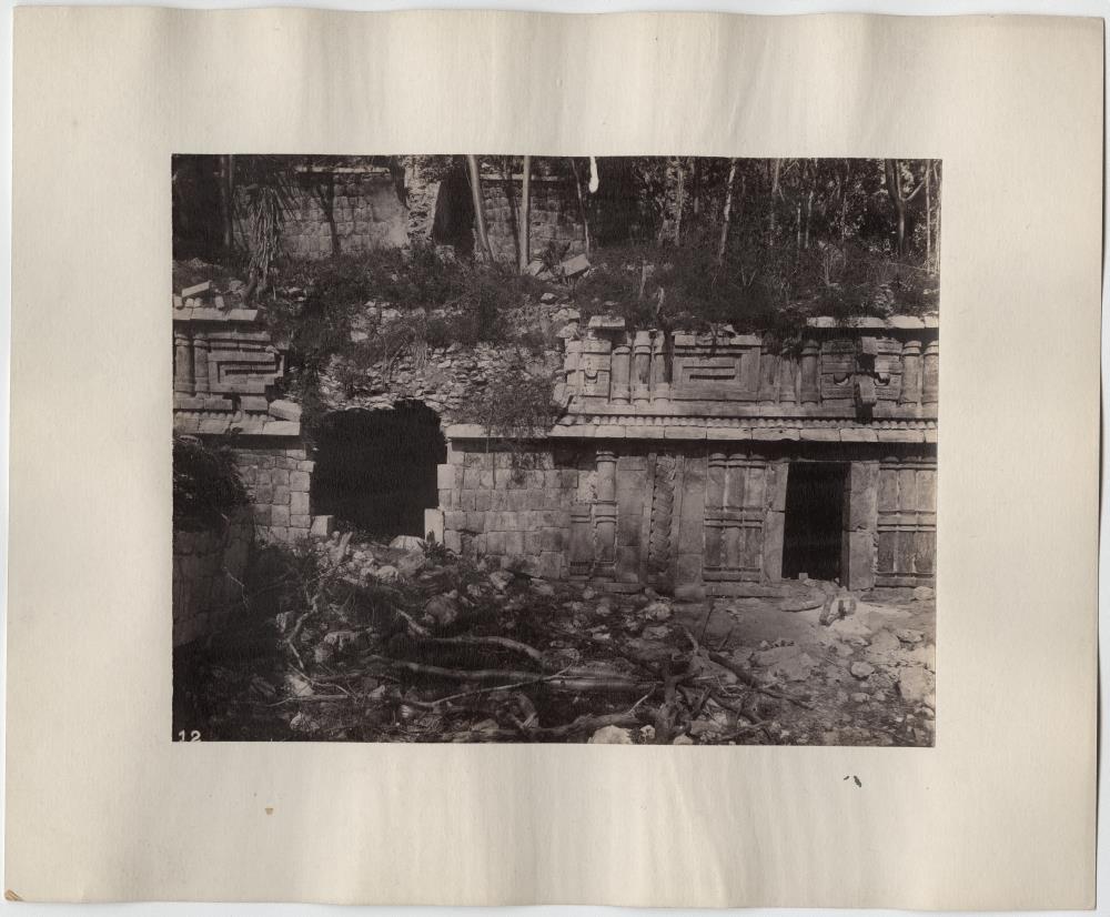 "Palastfassade.  Blick nach Norden. (Einzelheit)"