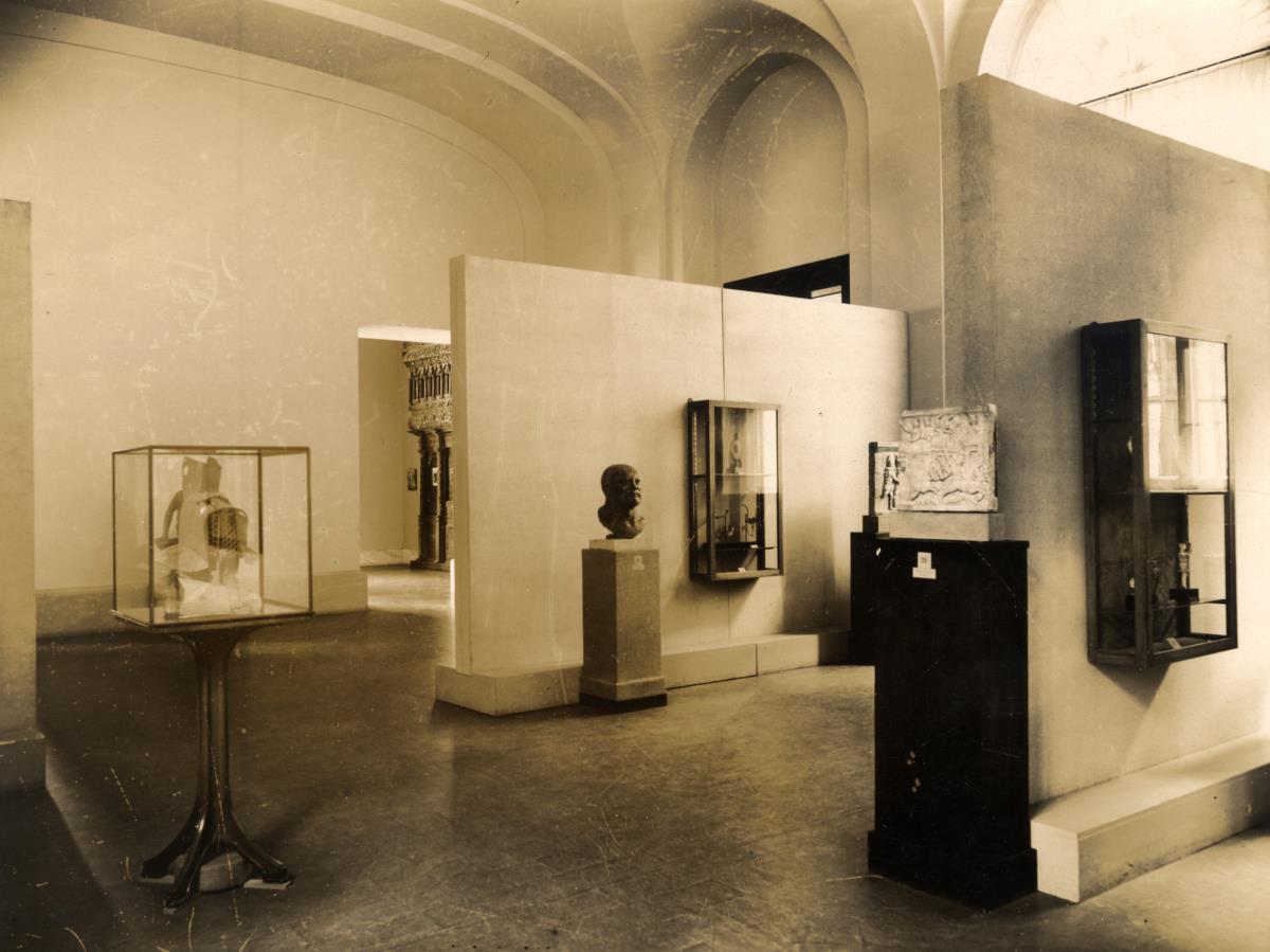 Blick in die Sonderausstellung der Antikensammlung "Sport und Spiel bei Griechen und Römern" im Ausstellungssaal der Generalverwaltung des Kaiser-Friedrich-Museums (05. Mai - 30. Okt. 1934)