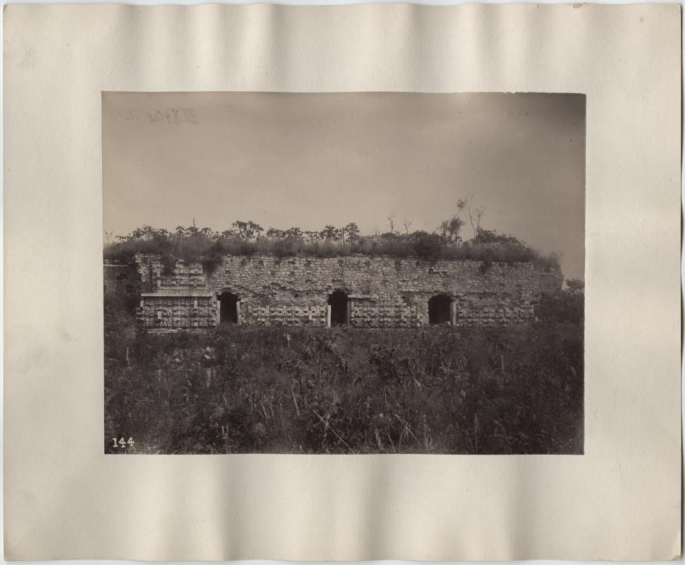 "Casa 1 (nach Stephens). Vollständige Fassade"