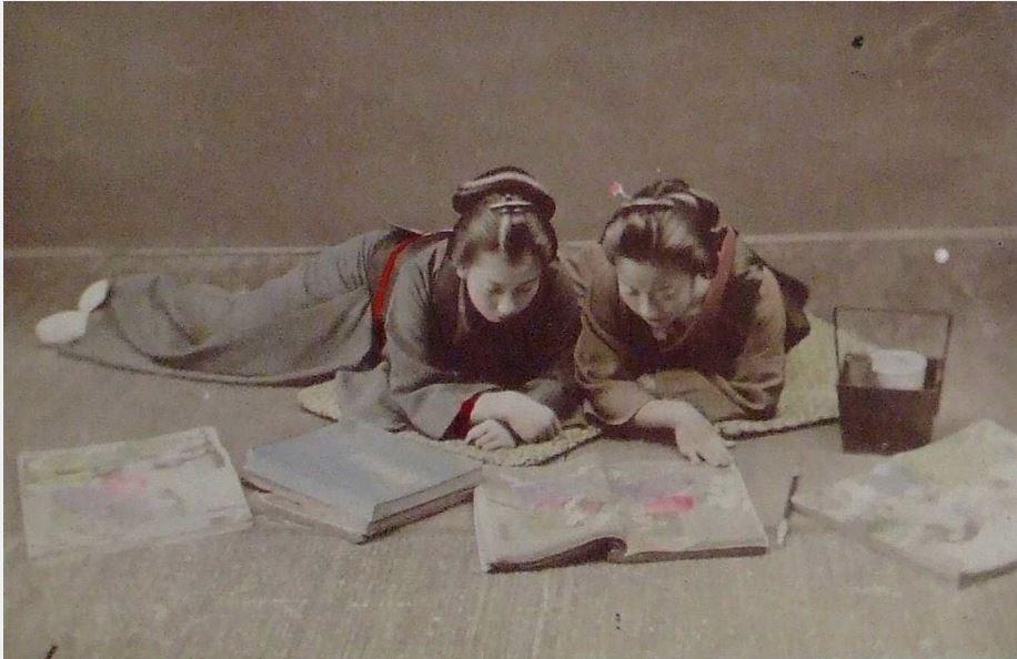Japanerinnen: Lesen